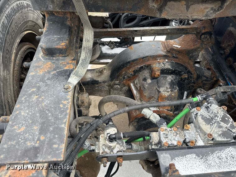 image for item DW2470 2007 Freightliner Cascadia semi truck