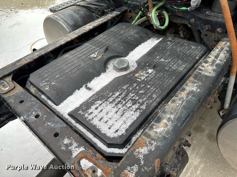 image for item DW2470 2007 Freightliner Cascadia semi truck