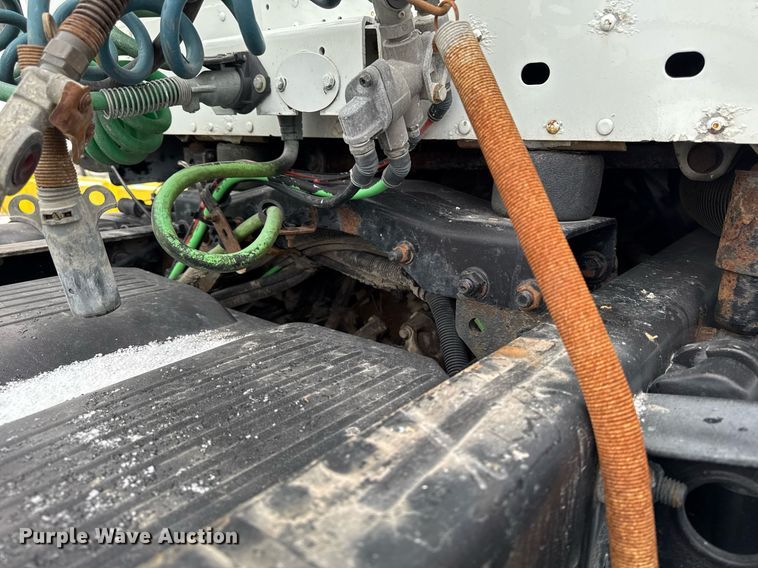 image for item DW2470 2007 Freightliner Cascadia semi truck