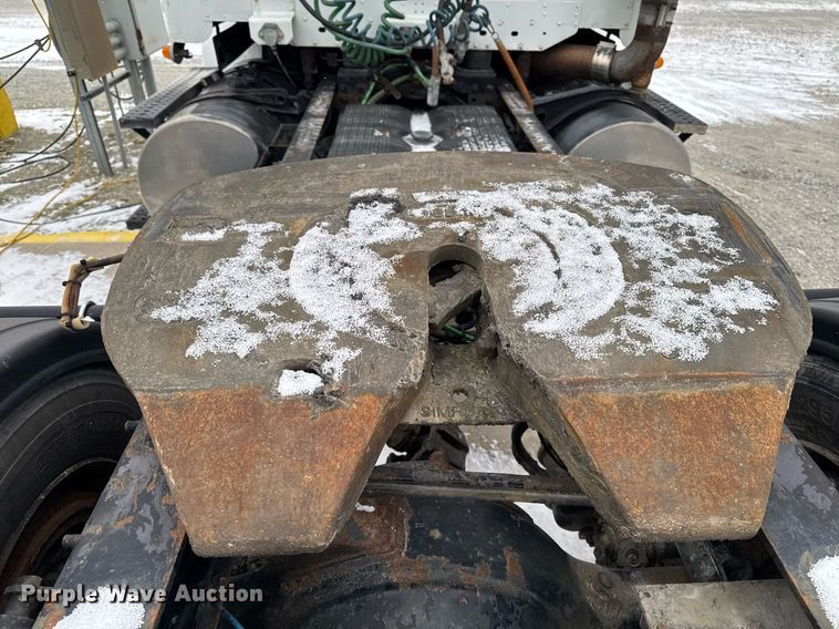 image for item DW2470 2007 Freightliner Cascadia semi truck