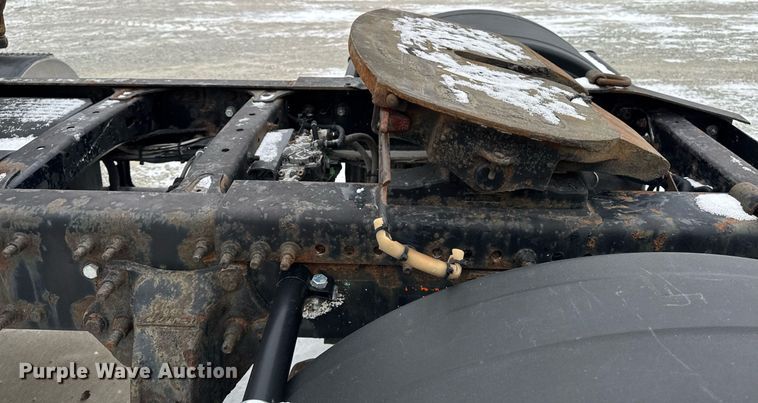 image for item DW2470 2007 Freightliner Cascadia semi truck