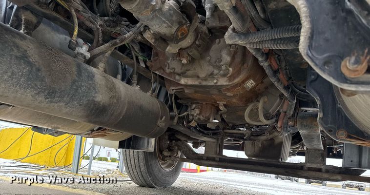 image for item DW2470 2007 Freightliner Cascadia semi truck