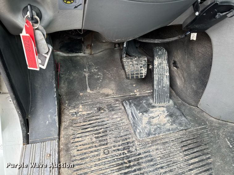 image for item DW2470 2007 Freightliner Cascadia semi truck