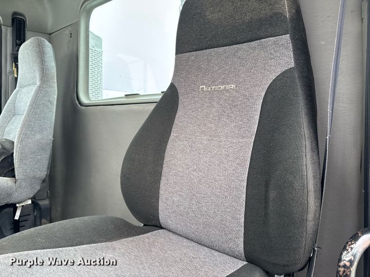 image for item DW2470 2007 Freightliner Cascadia semi truck