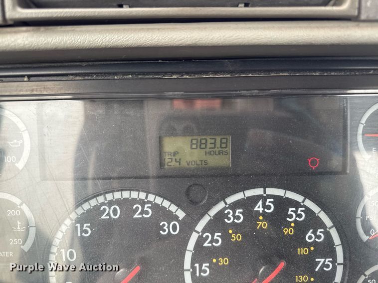 image for item DW2470 2007 Freightliner Cascadia semi truck