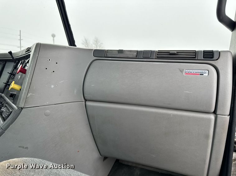 image for item DW2470 2007 Freightliner Cascadia semi truck