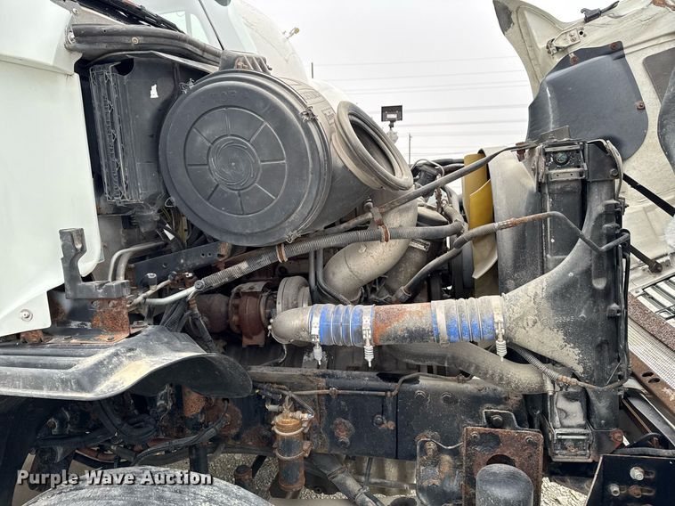 image for item DW2470 2007 Freightliner Cascadia semi truck