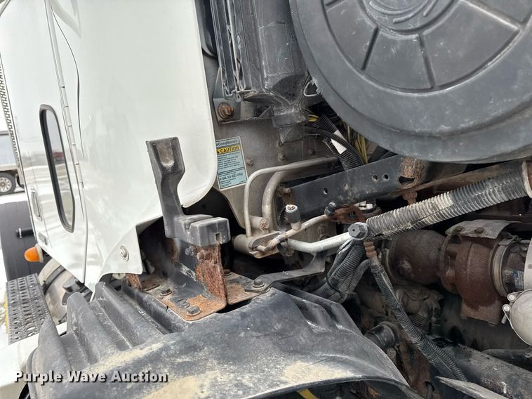 image for item DW2470 2007 Freightliner Cascadia semi truck