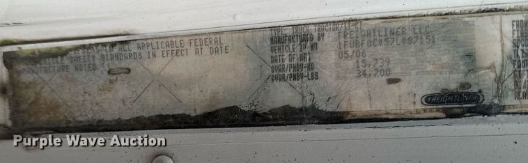 image for item DW2470 2007 Freightliner Cascadia semi truck