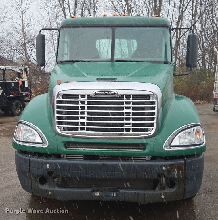 image for item DX1561 2009 Freightliner Columbia semi truck