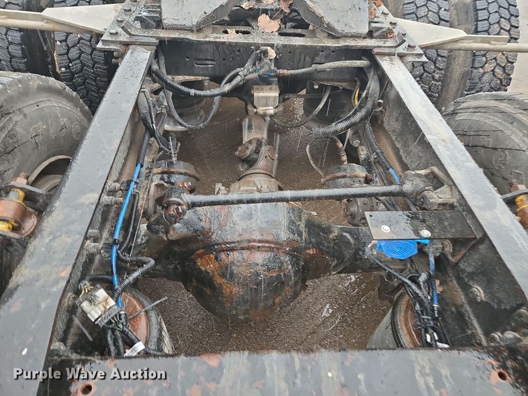 image for item DX1561 2009 Freightliner Columbia semi truck