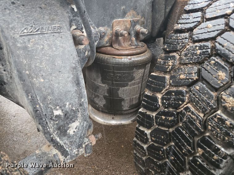 image for item DX1561 2009 Freightliner Columbia semi truck