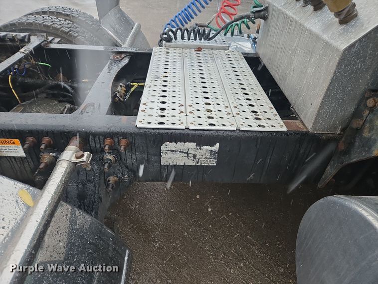 image for item DX1561 2009 Freightliner Columbia semi truck