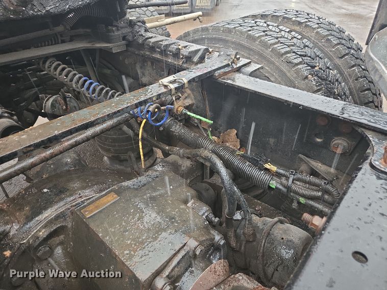 image for item DX1561 2009 Freightliner Columbia semi truck