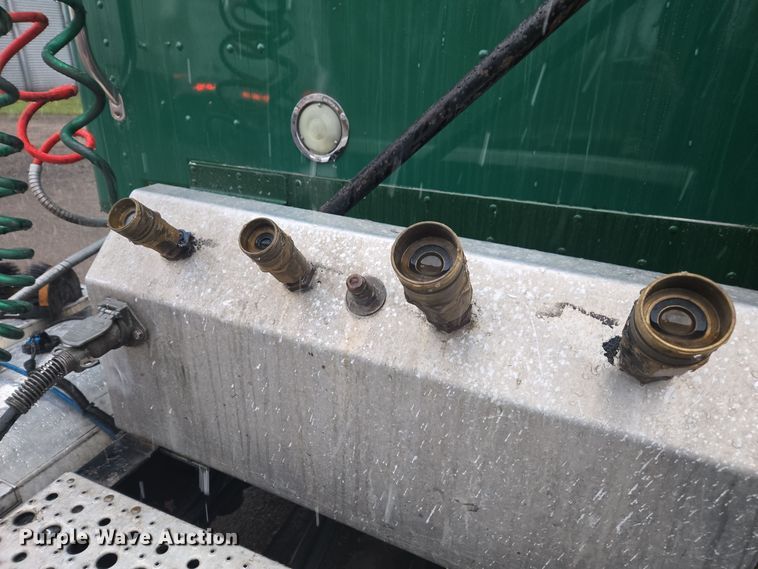 image for item DX1561 2009 Freightliner Columbia semi truck