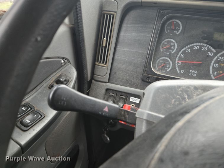 image for item DX1561 2009 Freightliner Columbia semi truck