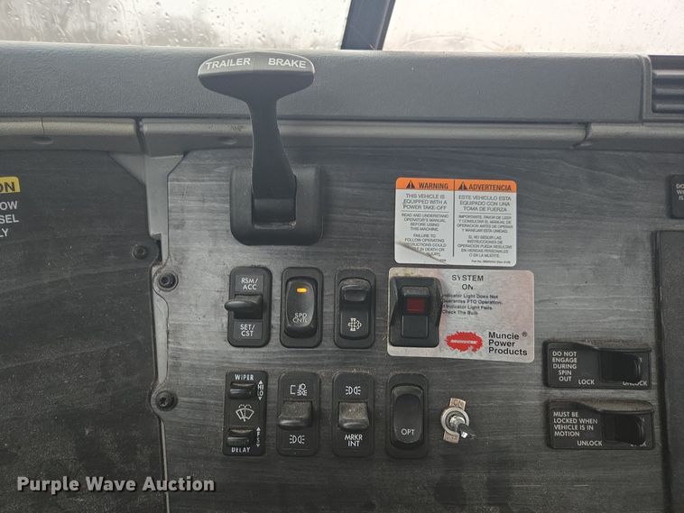 image for item DX1561 2009 Freightliner Columbia semi truck