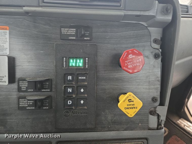 image for item DX1561 2009 Freightliner Columbia semi truck