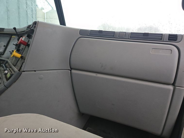 image for item DX1561 2009 Freightliner Columbia semi truck