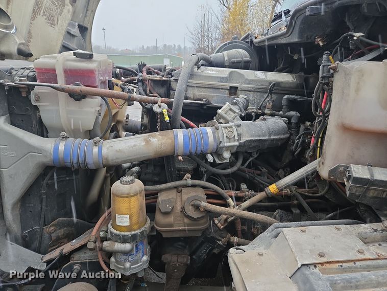 image for item DX1561 2009 Freightliner Columbia semi truck