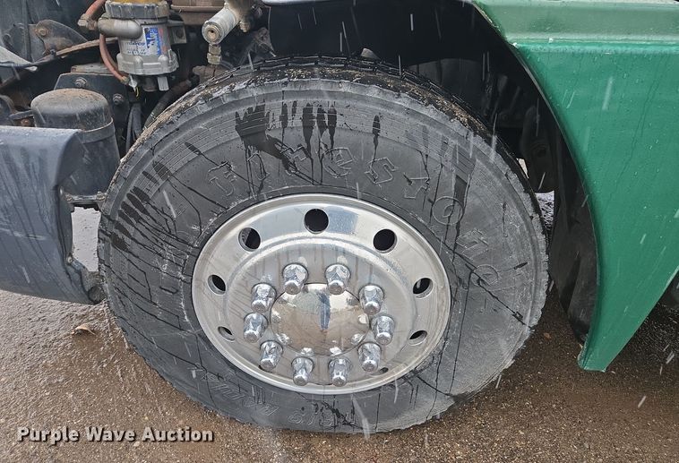 image for item DX1561 2009 Freightliner Columbia semi truck