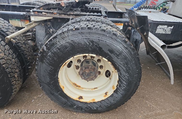 image for item DX1561 2009 Freightliner Columbia semi truck