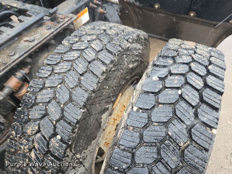 image for item DX1561 2009 Freightliner Columbia semi truck