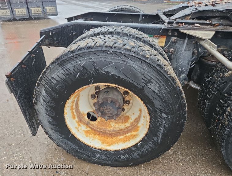 image for item DX1561 2009 Freightliner Columbia semi truck