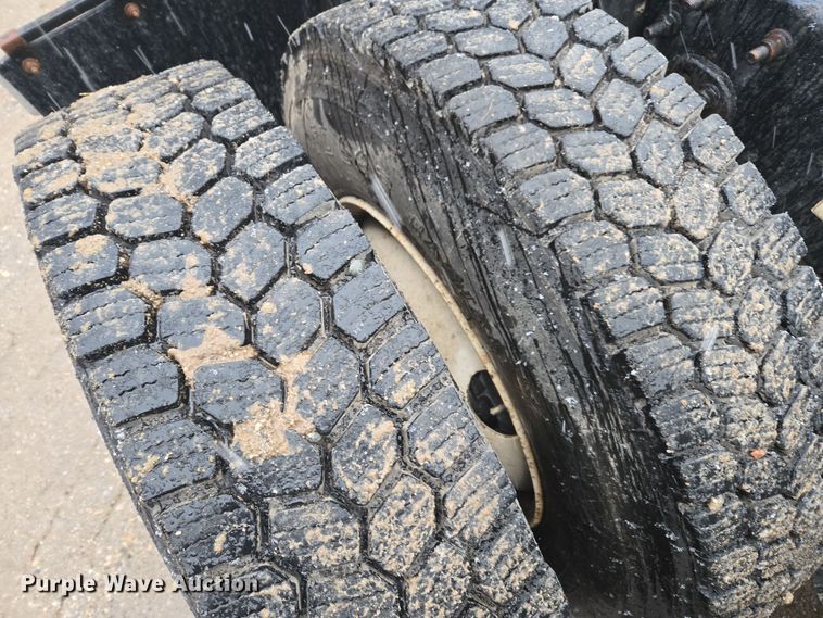 image for item DX1561 2009 Freightliner Columbia semi truck