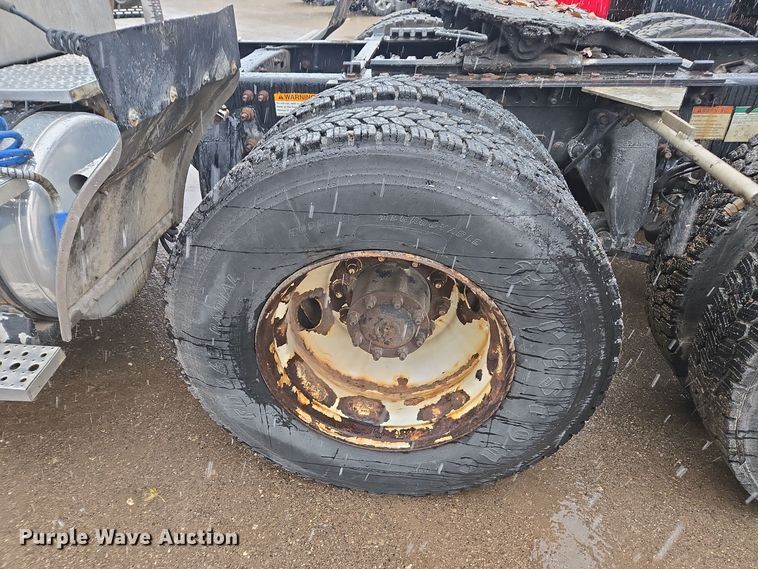 image for item DX1561 2009 Freightliner Columbia semi truck