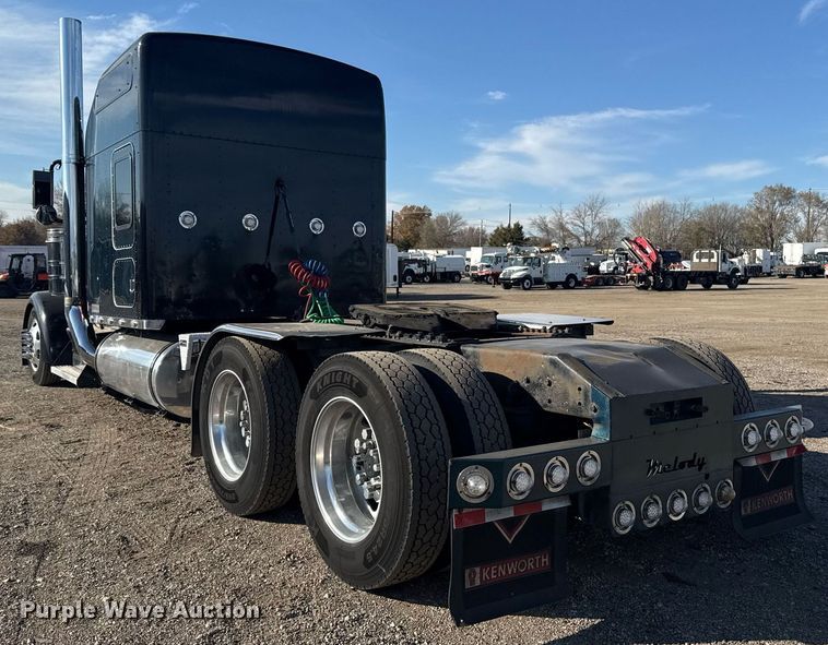 image for item EG2342 2007 Kenworth W900 semi truck