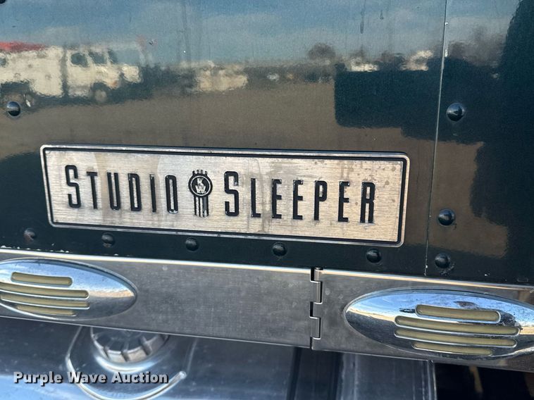 image for item EG2342 2007 Kenworth W900 semi truck