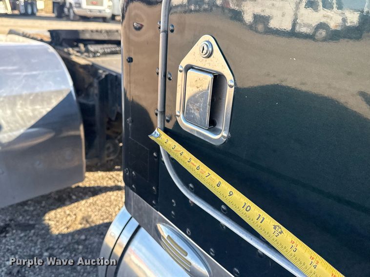 image for item EG2342 2007 Kenworth W900 semi truck