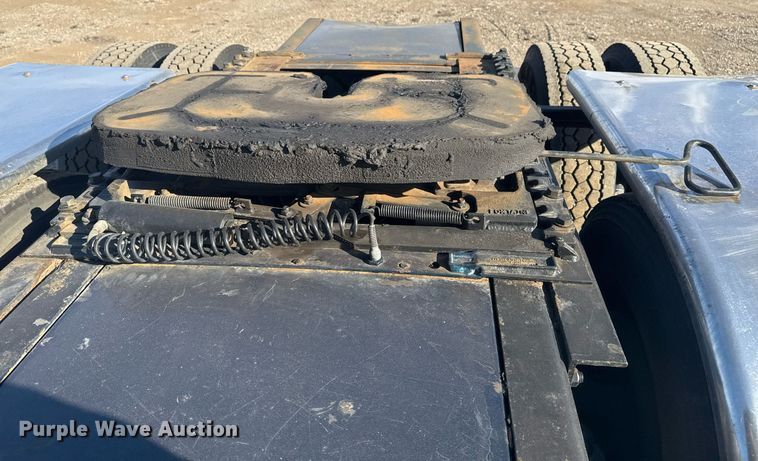 image for item EG2342 2007 Kenworth W900 semi truck