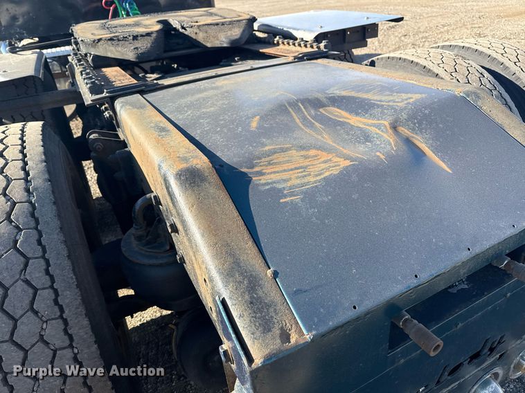 image for item EG2342 2007 Kenworth W900 semi truck