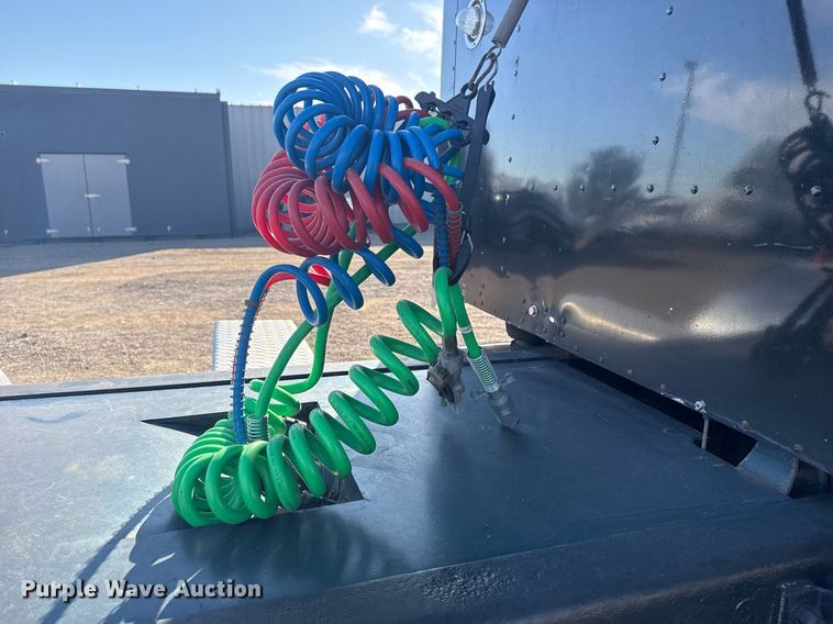 image for item EG2342 2007 Kenworth W900 semi truck