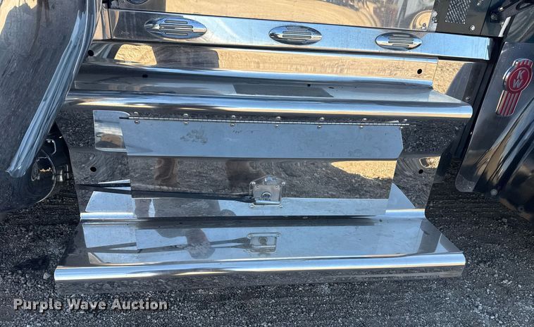 image for item EG2342 2007 Kenworth W900 semi truck