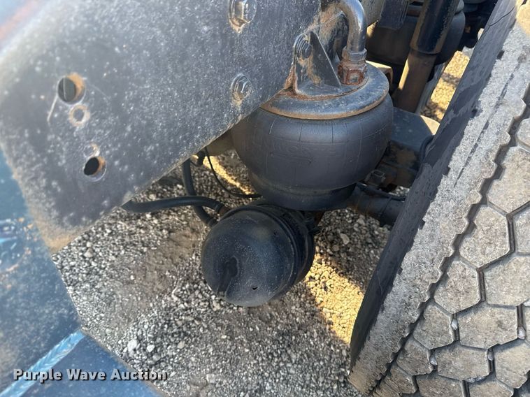 image for item EG2342 2007 Kenworth W900 semi truck