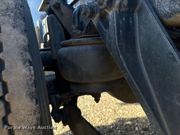 image for item EG2342 2007 Kenworth W900 semi truck