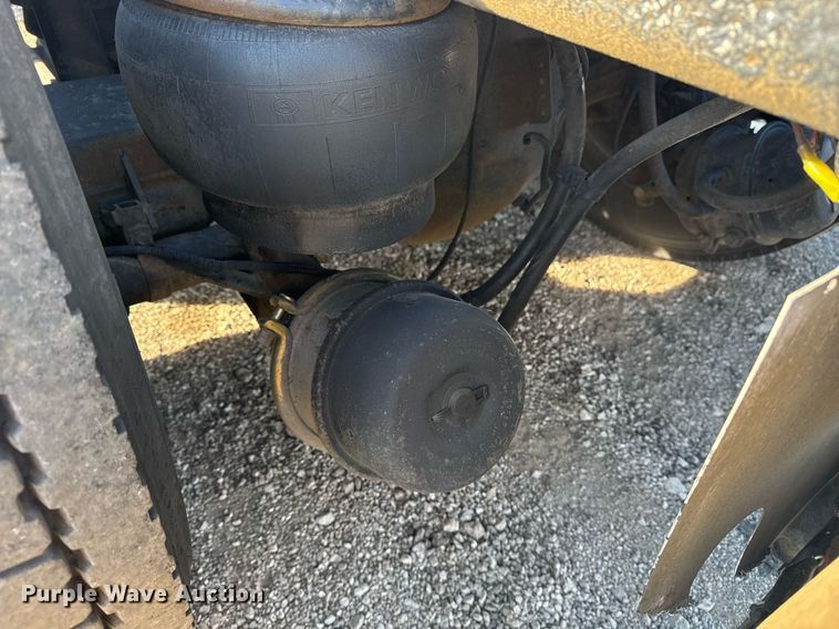 image for item EG2342 2007 Kenworth W900 semi truck