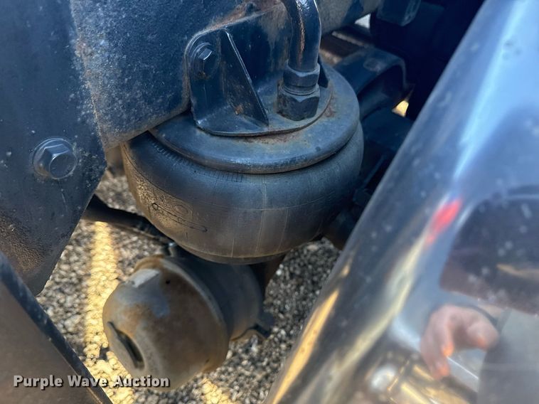 image for item EG2342 2007 Kenworth W900 semi truck