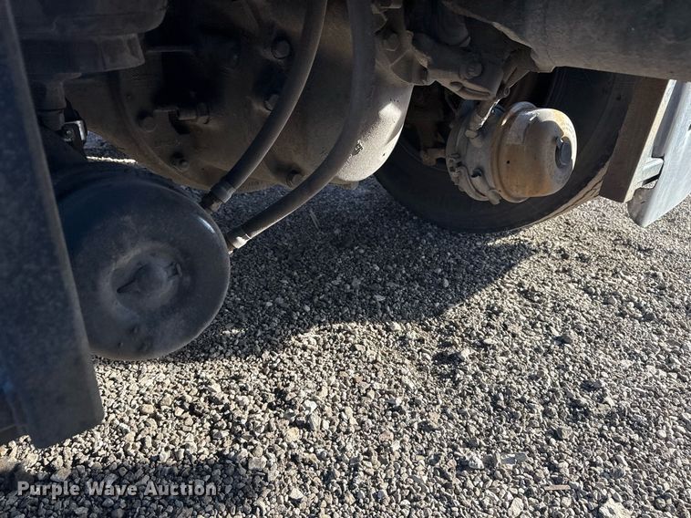 image for item EG2342 2007 Kenworth W900 semi truck