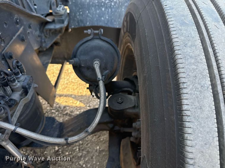 image for item EG2342 2007 Kenworth W900 semi truck