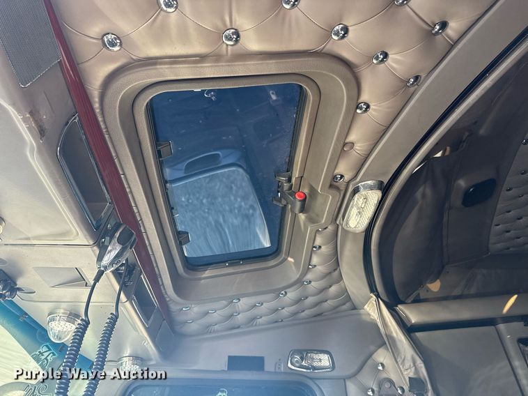 image for item EG2342 2007 Kenworth W900 semi truck