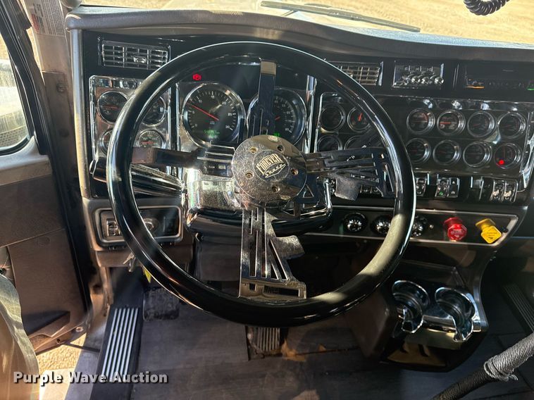 image for item EG2342 2007 Kenworth W900 semi truck