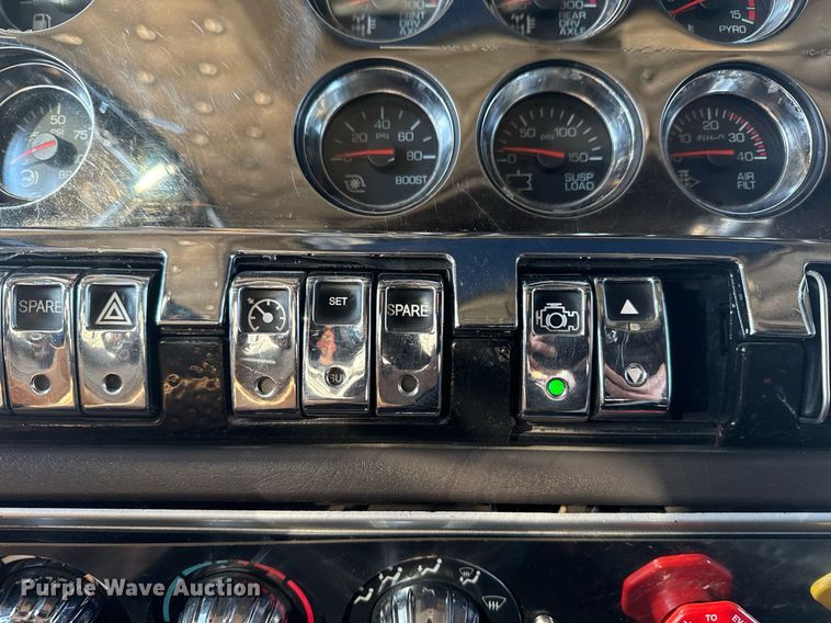 image for item EG2342 2007 Kenworth W900 semi truck