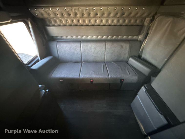 image for item EG2342 2007 Kenworth W900 semi truck