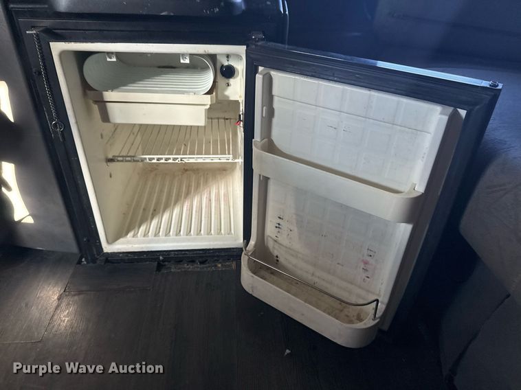 image for item EG2342 2007 Kenworth W900 semi truck