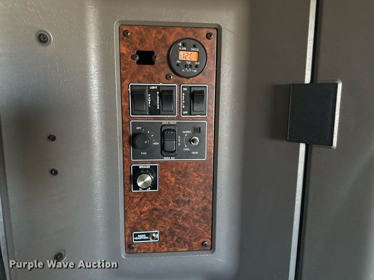 image for item EG2342 2007 Kenworth W900 semi truck