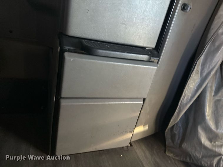 image for item EG2342 2007 Kenworth W900 semi truck